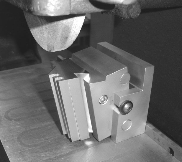 Adjustable Dovetail Sharpening Fixture